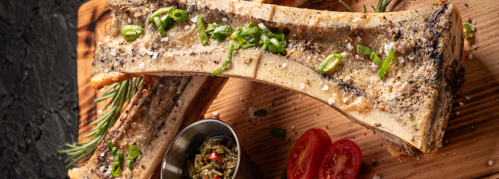 Kości szpikowe w piekarniku lub na grillu + sos chimichurri