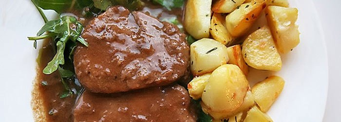 Polędwica wołowa z sosem balsamicznym