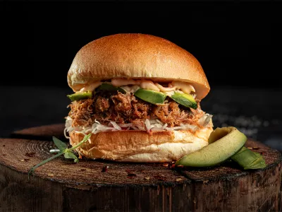 Pulled pork + bułki brioche z sezamem 2+4