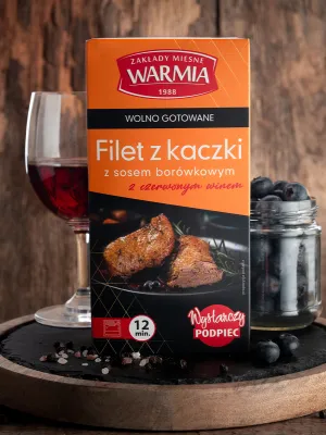 Filet z kaczki z sosem borówkowym i czerwonym winem