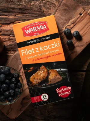 Filet z kaczki z sosem borówkowym i czerwonym winem