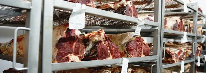 Sezonowanie steków – jak dojrzewa nasza wołowina? | Steakownia Store